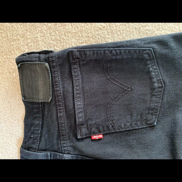 Black Levi’s- straight legged and high waisted - Picture 4 of 5